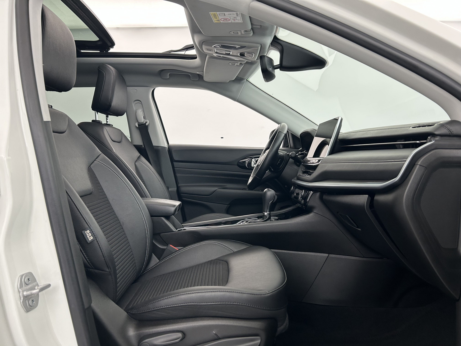 Vente en ligne Jeep Compass 1.3 GSE T4 150ch Limited 4x2 BVR6 + Toit ouvrant au prix de 21 990 €