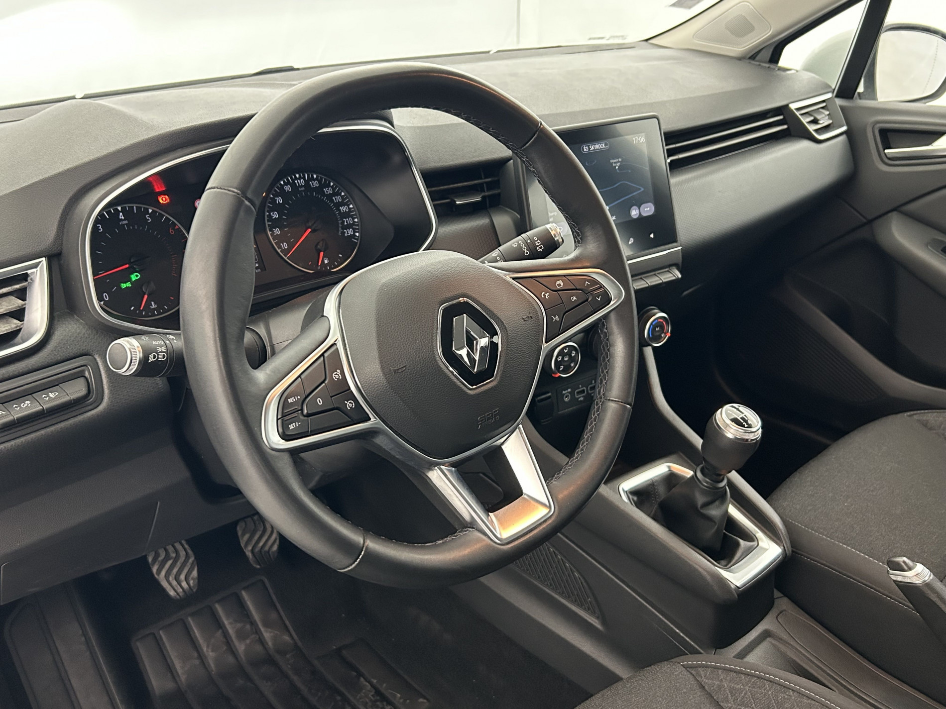 Vente en ligne Renault Clio 1.0 TCe 100ch Business au prix de 13 990 €