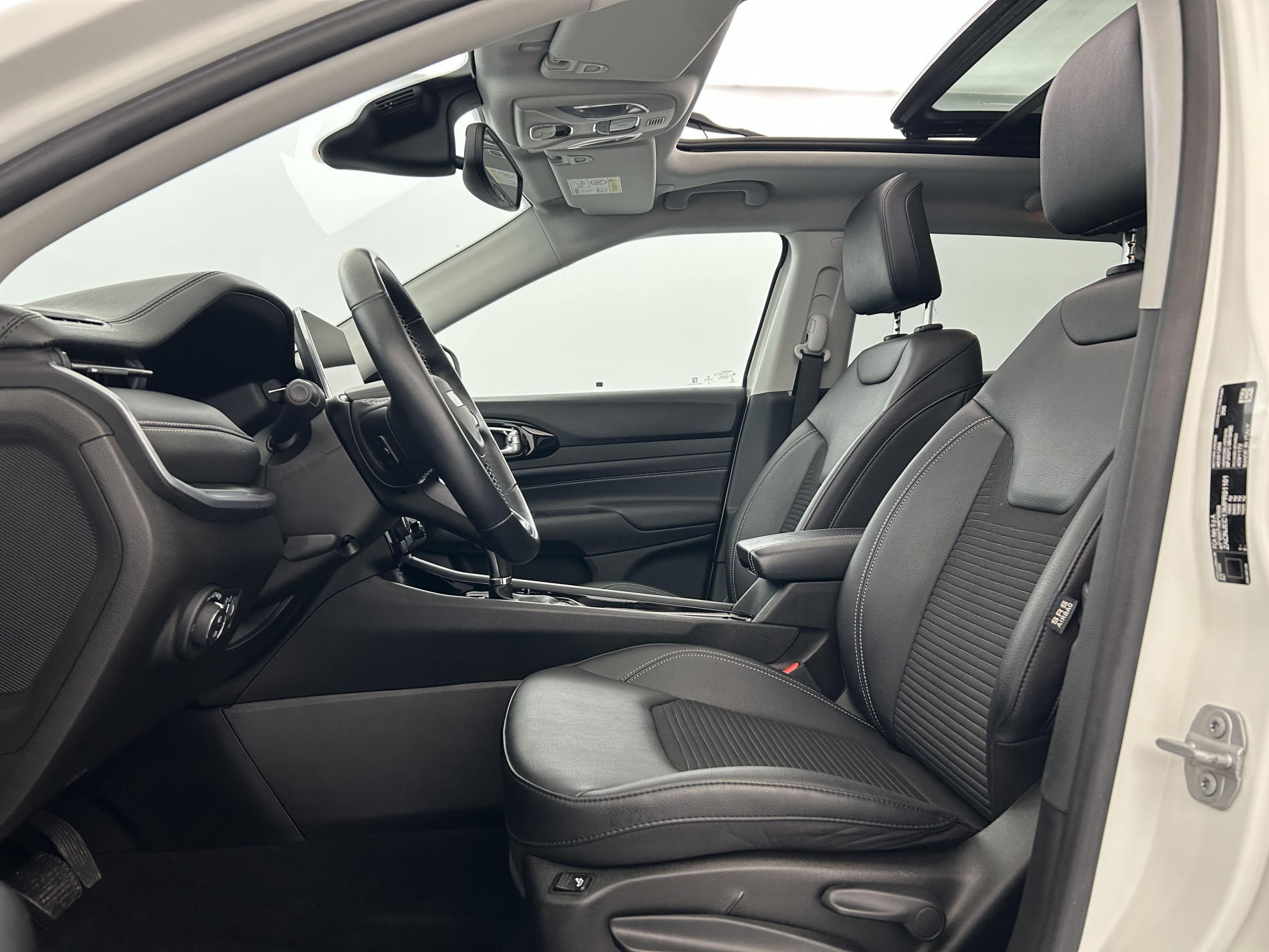 Vente en ligne Jeep Compass 1.3 GSE T4 150ch Limited 4x2 BVR6 + Toit ouvrant au prix de 21 990 €