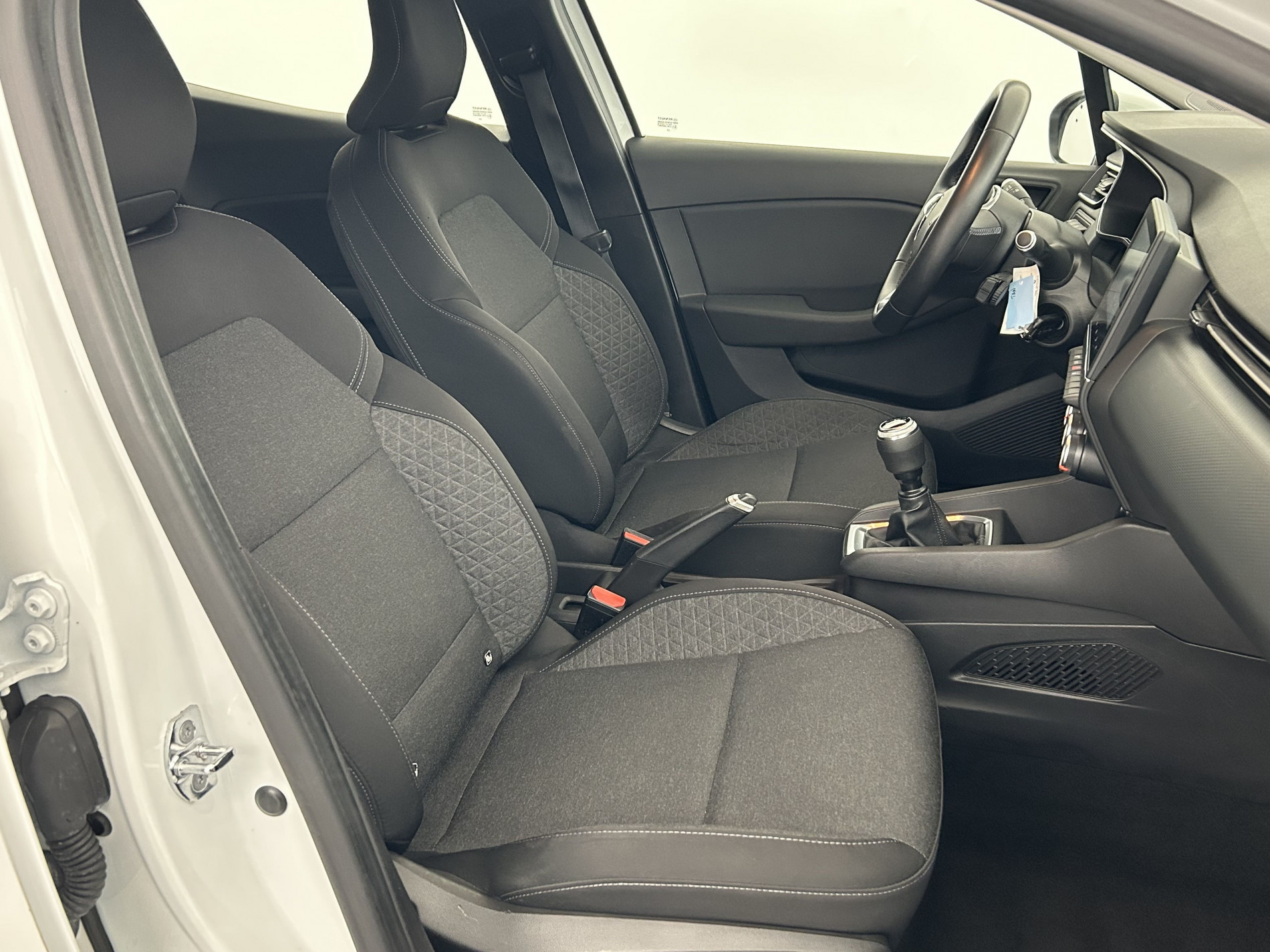 Vente en ligne Renault Clio 1.0 TCe 100ch Business au prix de 13 990 €