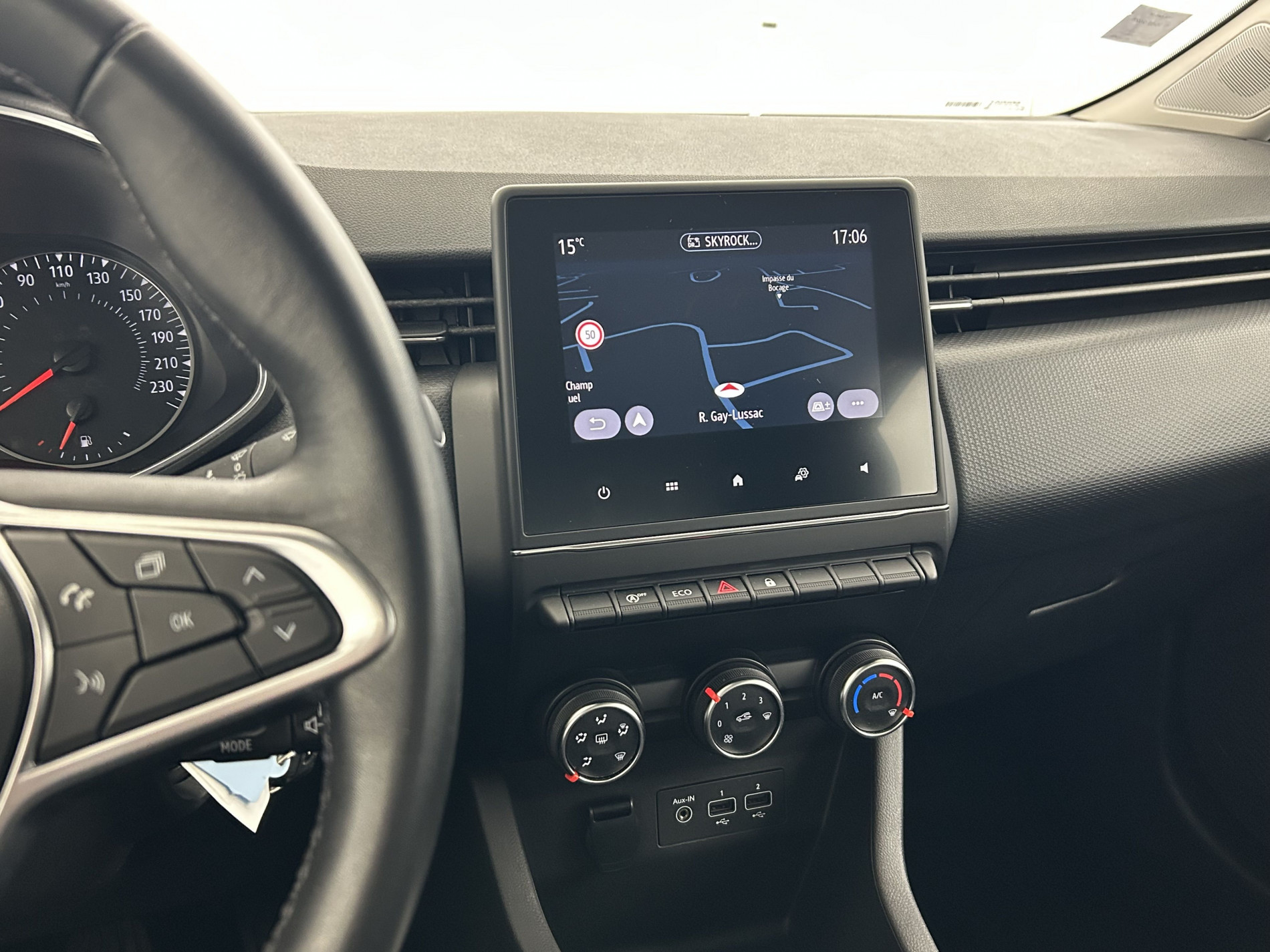 Vente en ligne Renault Clio 1.0 TCe 100ch Business au prix de 13 990 €