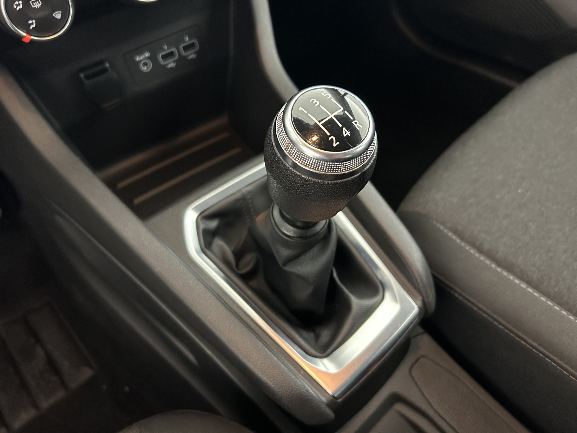 Vente en ligne Renault Clio 1.0 TCe 100ch Business au prix de 13 990 €