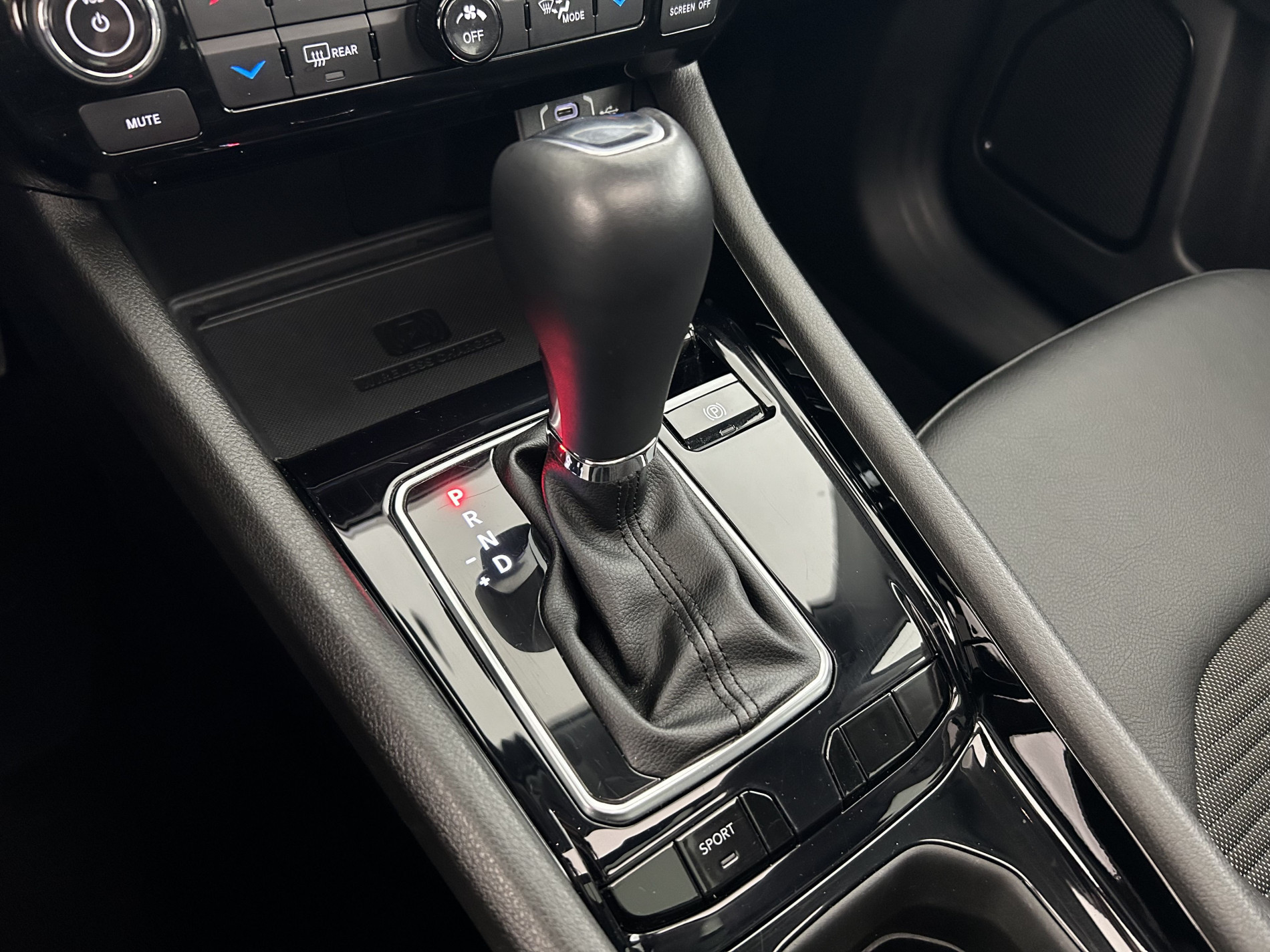 Vente en ligne Jeep Compass 1.3 GSE T4 150ch Limited 4x2 BVR6 + Toit ouvrant au prix de 21 990 €