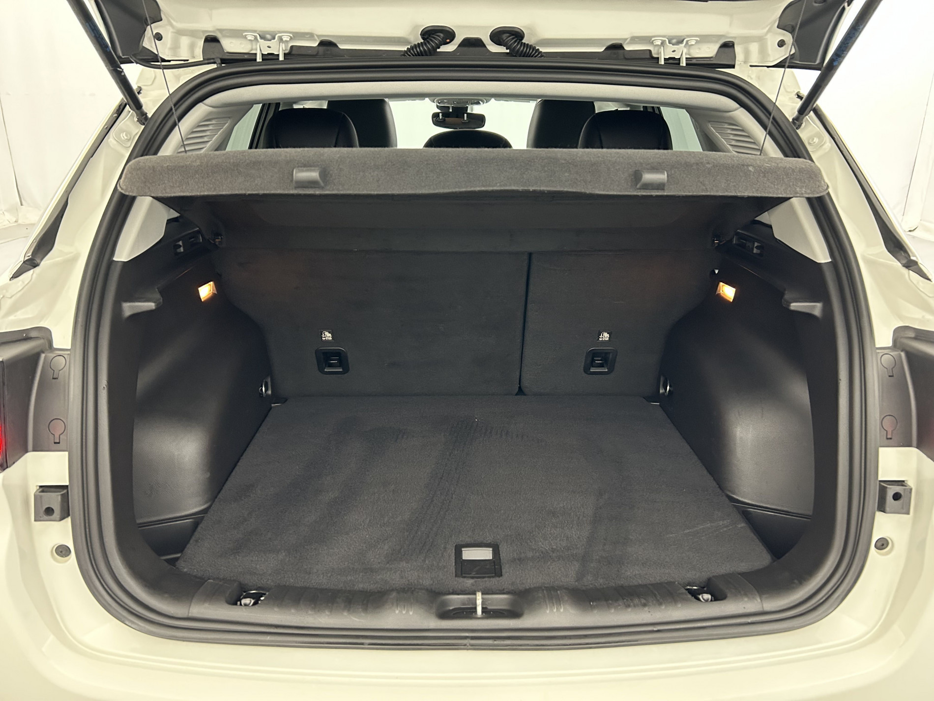 Vente en ligne Jeep Compass 1.3 GSE T4 150ch Limited 4x2 BVR6 + Toit ouvrant au prix de 21 990 €