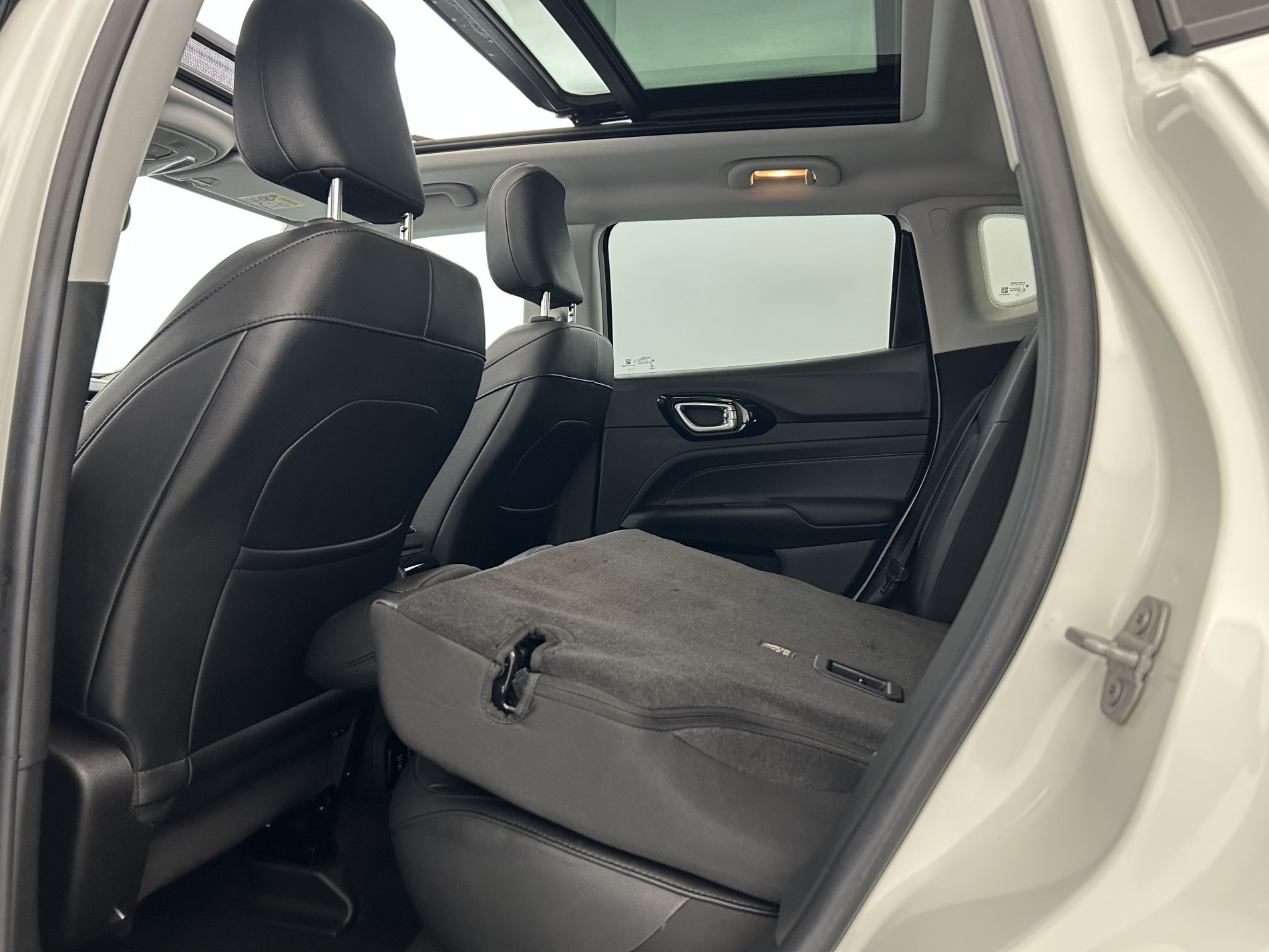 Vente en ligne Jeep Compass 1.3 GSE T4 150ch Limited 4x2 BVR6 + Toit ouvrant au prix de 21 990 €