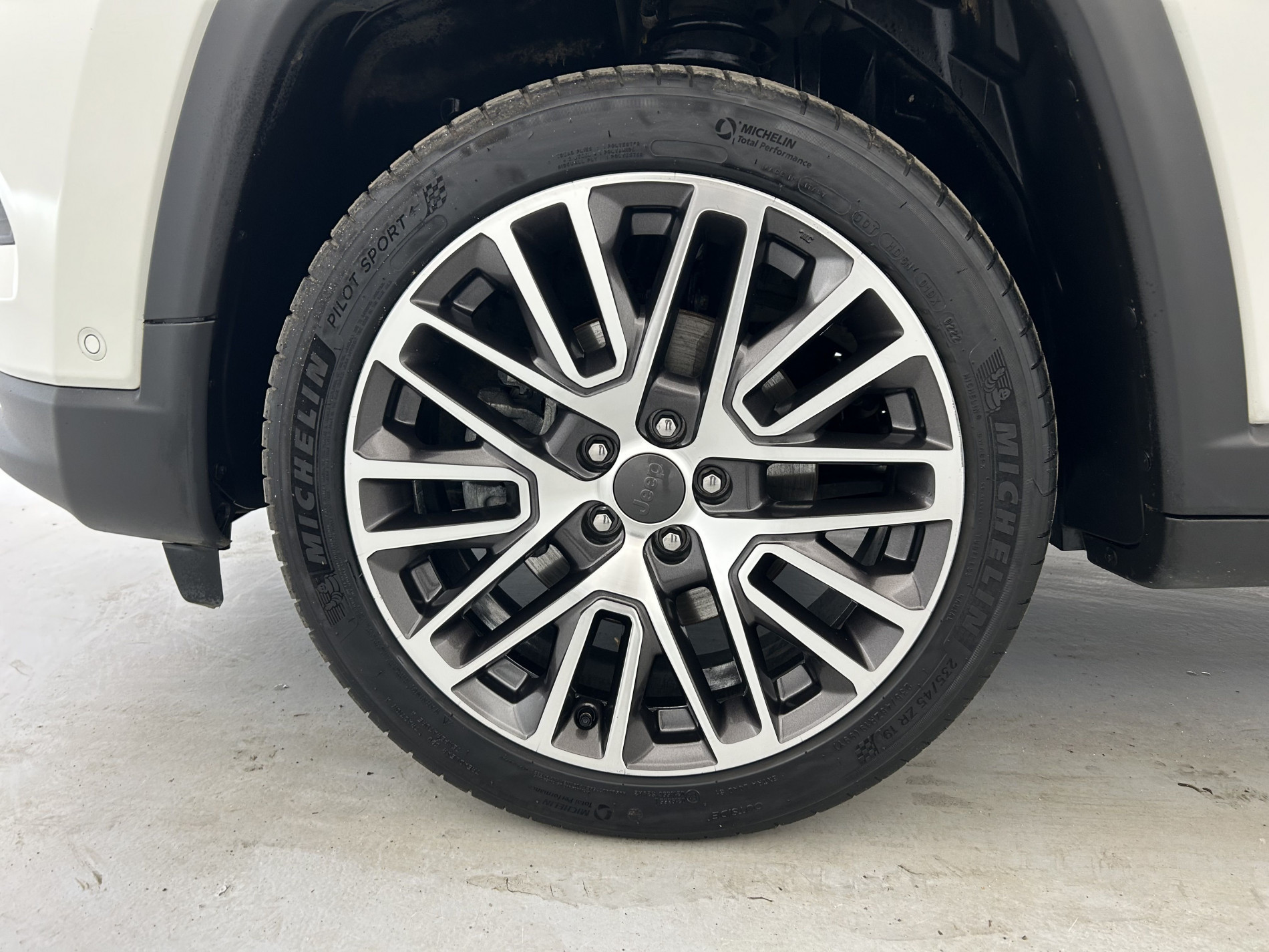 Vente en ligne Jeep Compass 1.3 GSE T4 150ch Limited 4x2 BVR6 + Toit ouvrant au prix de 21 990 €