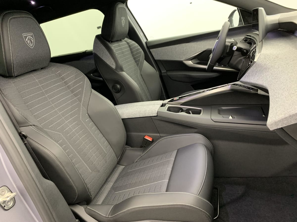 Vente en ligne Peugeot 5008 Hybrid 145 e-DCS6 GT au prix de 34 680 €