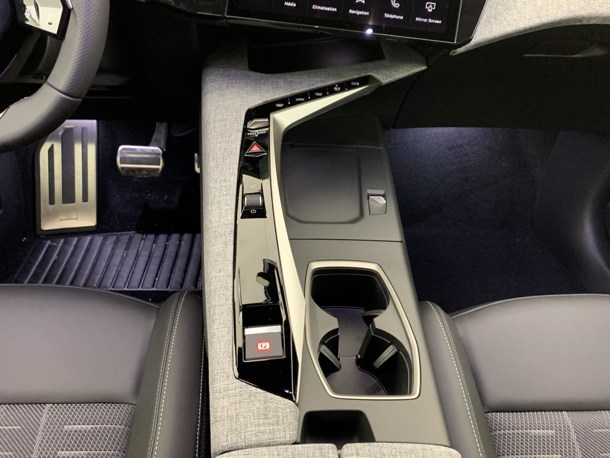 Vente en ligne Peugeot 5008 Hybrid 145 e-DCS6 GT au prix de 34 680 €