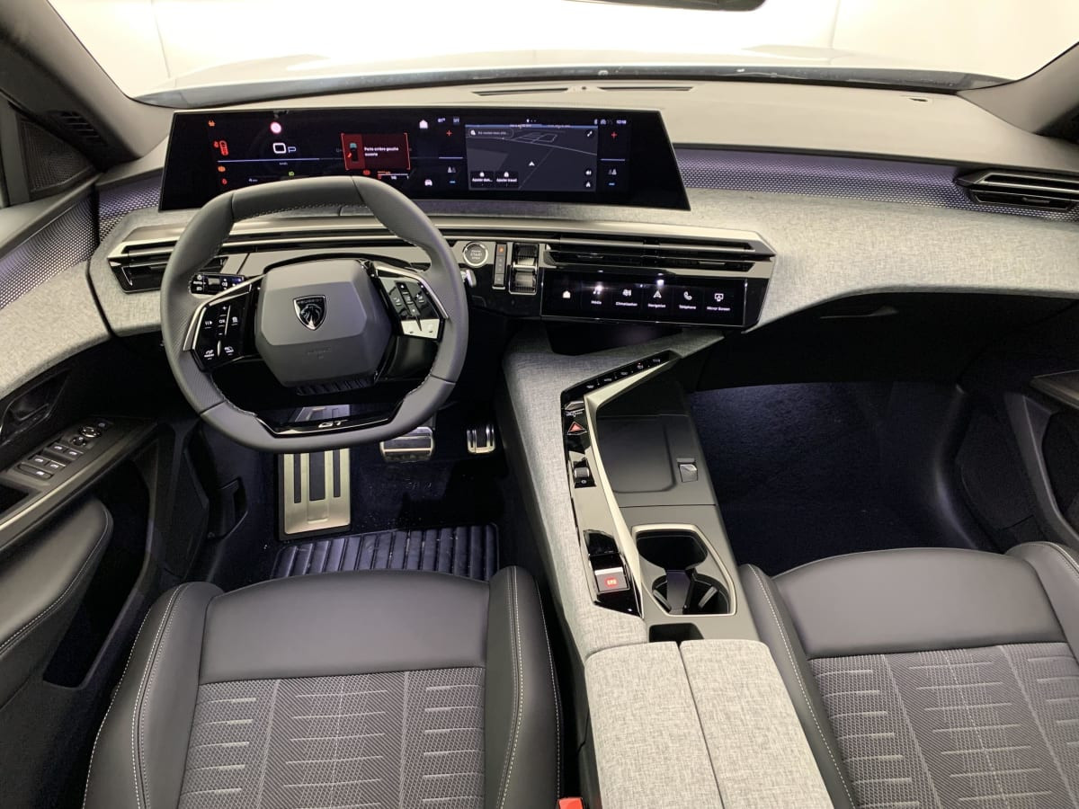 Vente en ligne Peugeot 5008 Hybrid 145 e-DCS6 GT au prix de 34 680 €