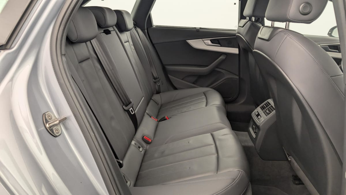 Vente en ligne Audi A4 Avant 40 TFSI 190 S tronic 7 Design au prix de 28 510 €