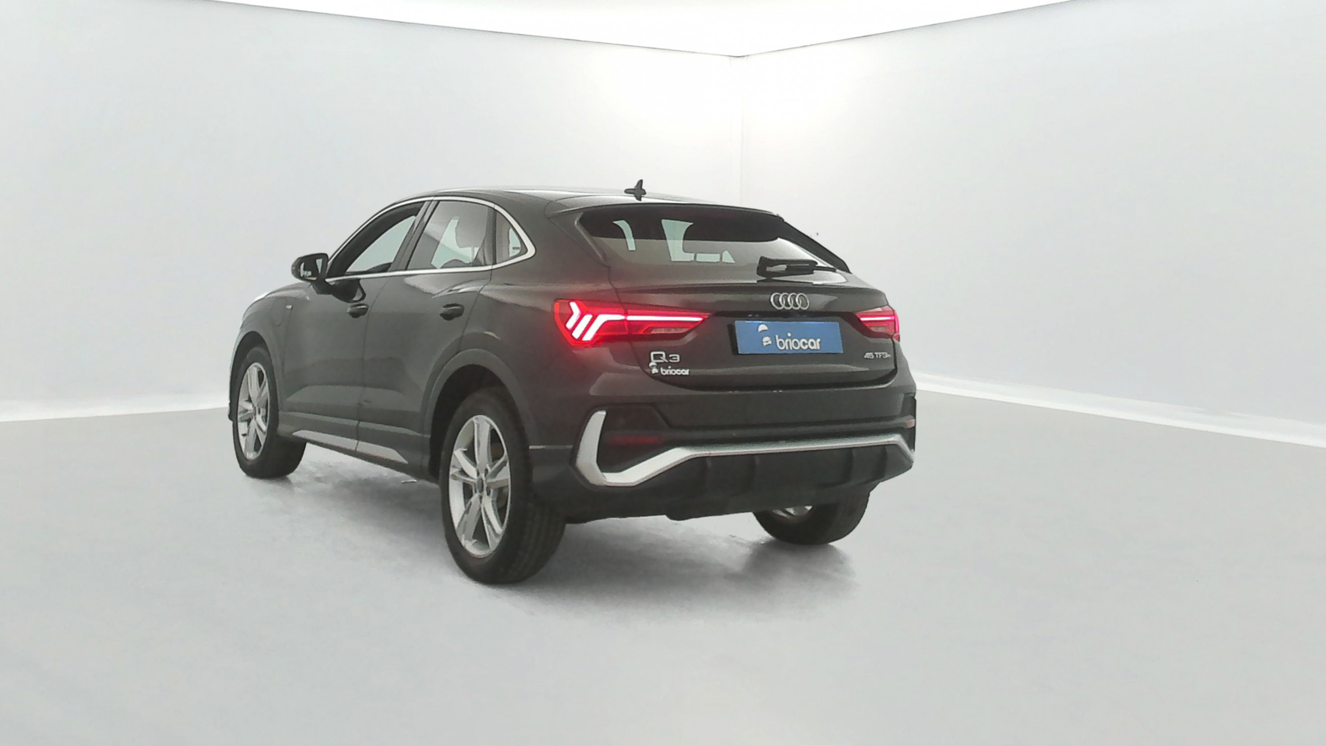 Vente en ligne Audi Q3 Sportback 45 TFSI e 245ch S line S tronic 6 Suréquipé au prix de 30 890 €