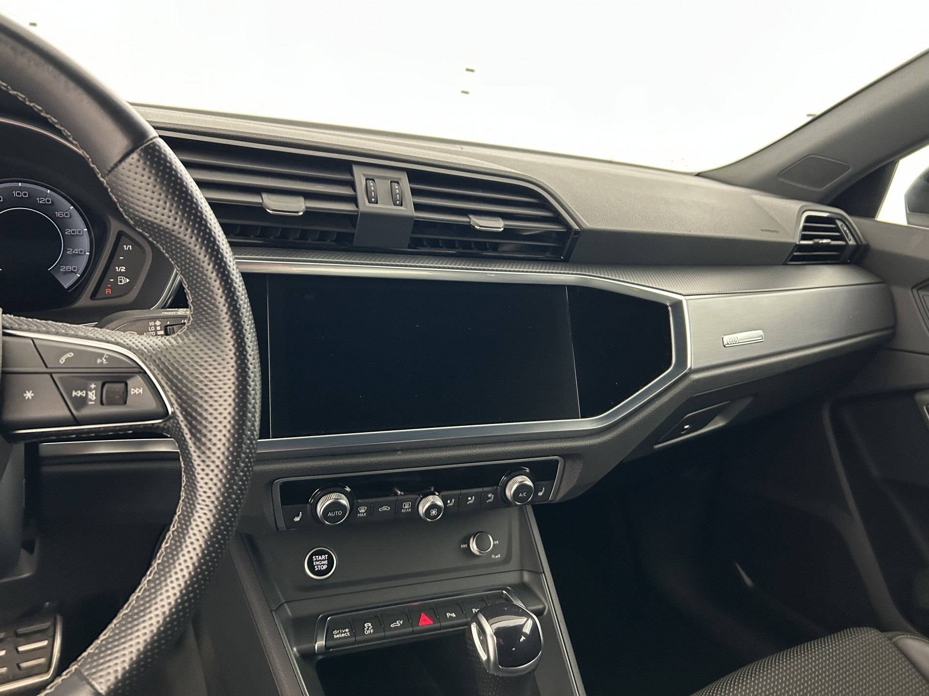 Vente en ligne Audi Q3 Sportback 45 TFSI e 245ch S line S tronic 6 Suréquipé au prix de 30 890 €
