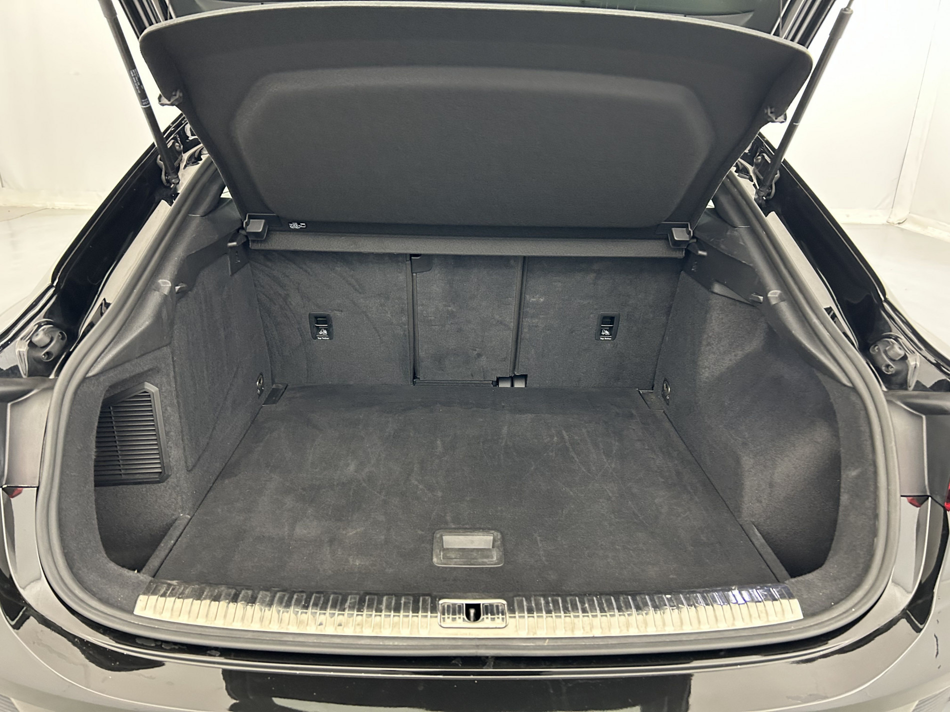 Vente en ligne Audi Q3 Sportback 45 TFSI e 245ch S line S tronic 6 Suréquipé au prix de 30 890 €