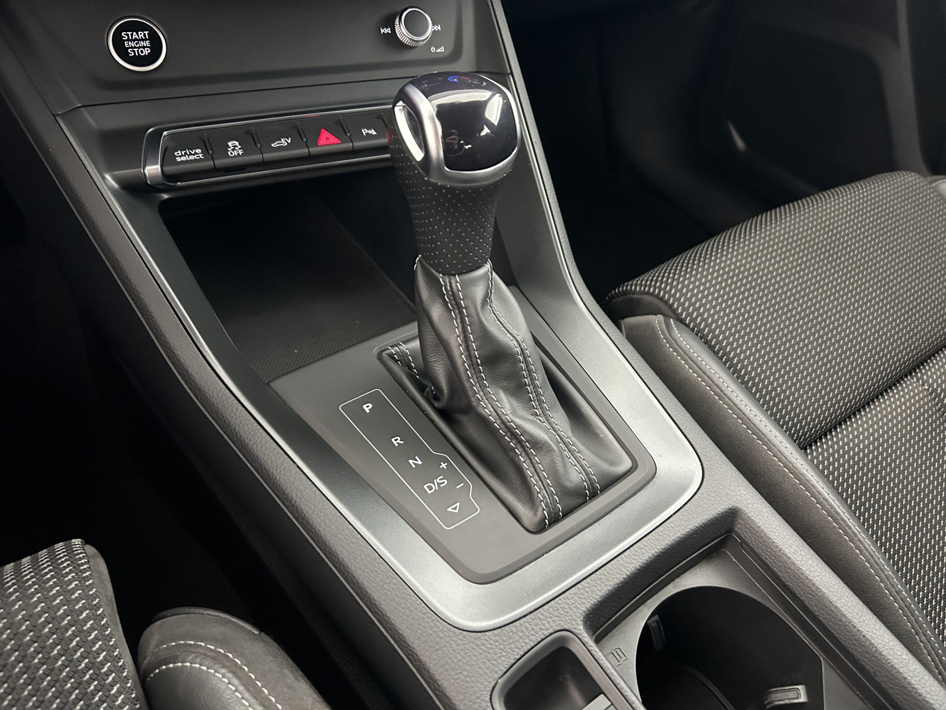 Vente en ligne Audi Q3 Sportback 45 TFSI e 245ch S line S tronic 6 Suréquipé au prix de 30 890 €