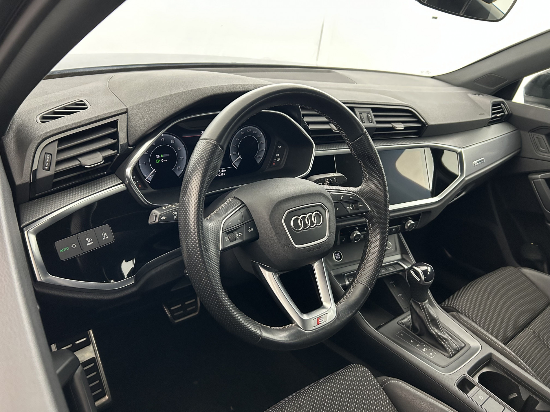 Vente en ligne Audi Q3 Sportback 45 TFSI e 245ch S line S tronic 6 Suréquipé au prix de 30 890 €