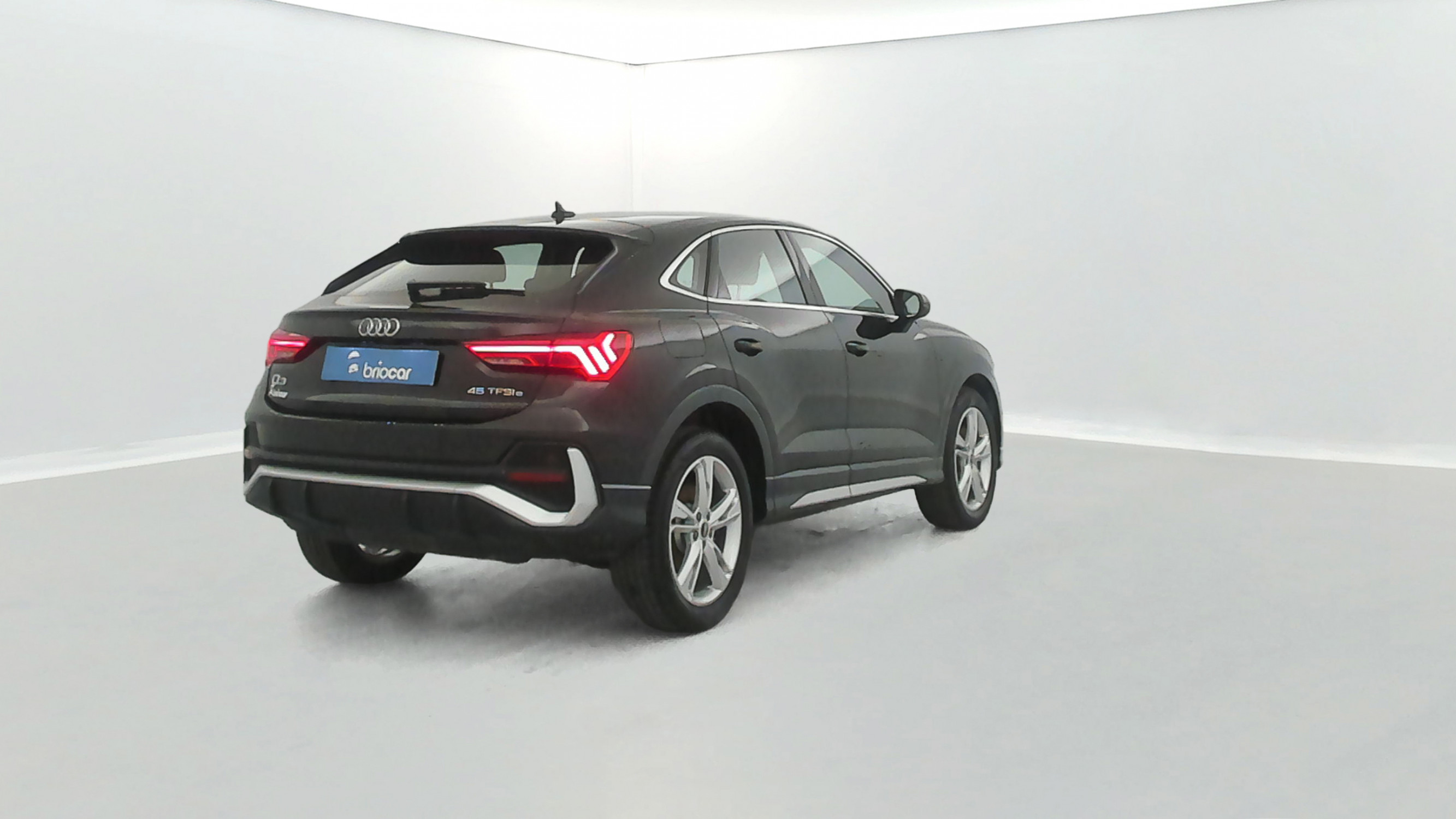 Vente en ligne Audi Q3 Sportback 45 TFSI e 245ch S line S tronic 6 Suréquipé au prix de 30 890 €