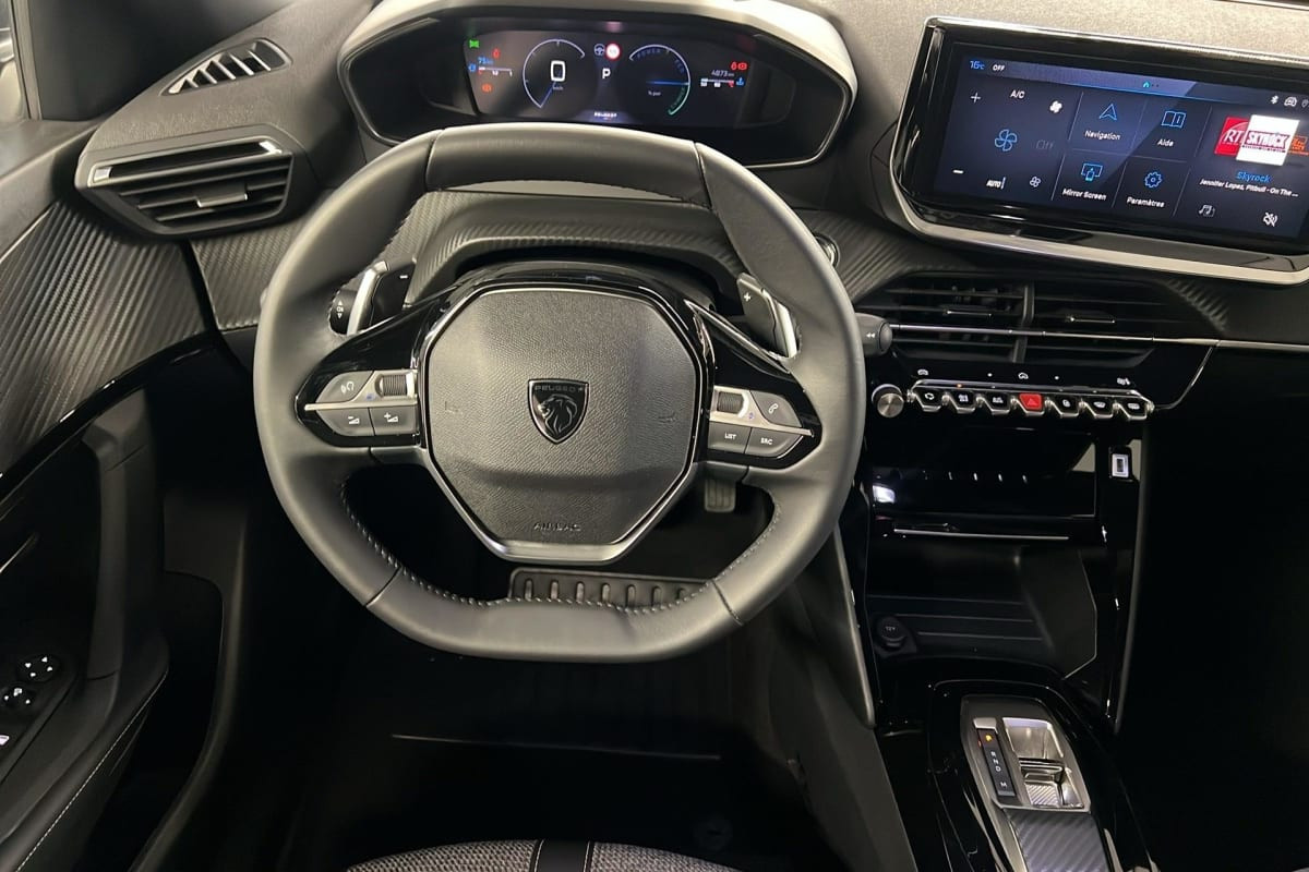 Vente en ligne Peugeot 2008 Hybrid 145 e-DCS6 Allure au prix de 23 360 €