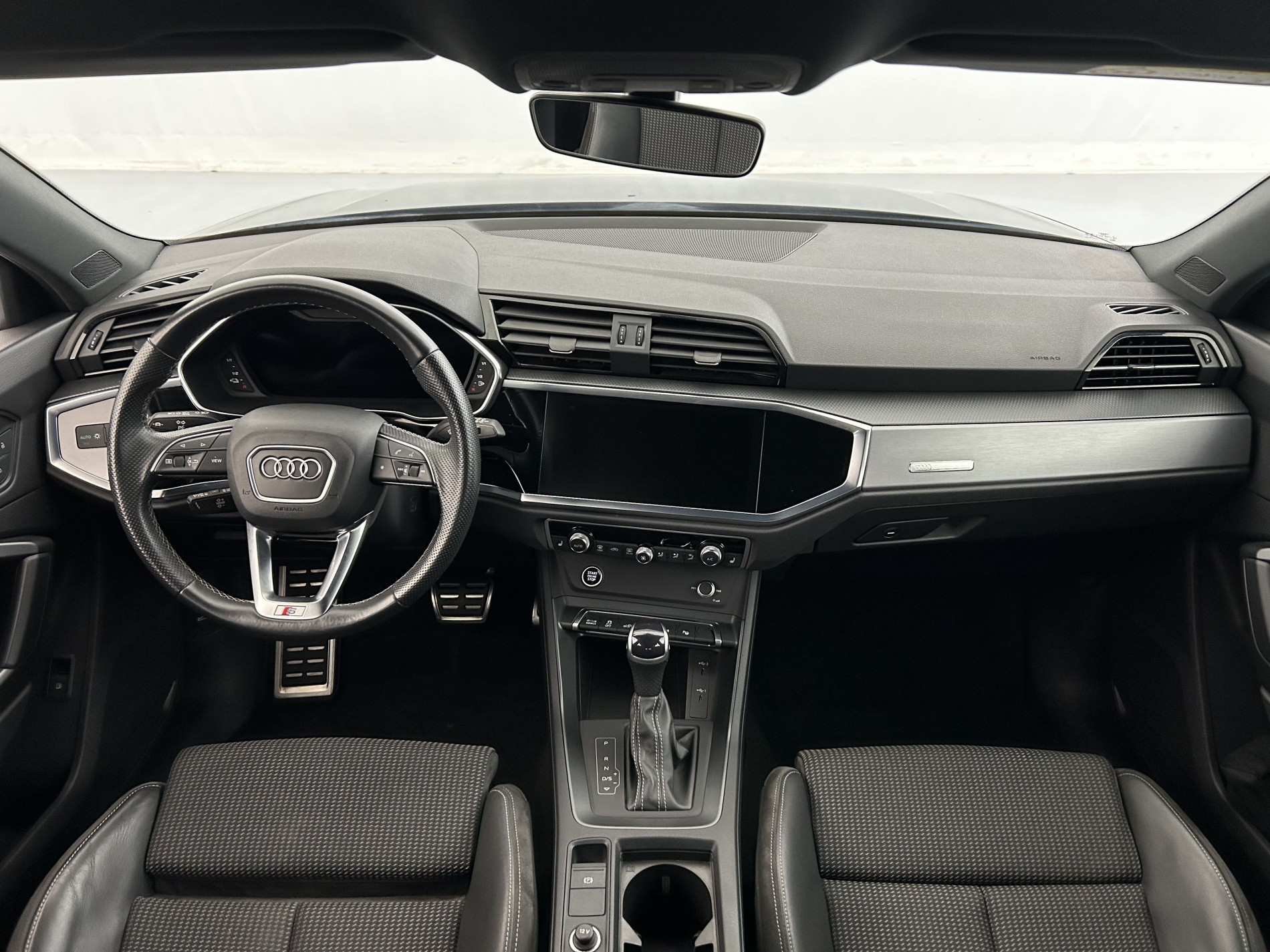 Vente en ligne Audi Q3 Sportback 45 TFSI e 245ch S line S tronic 6 Suréquipé au prix de 30 890 €