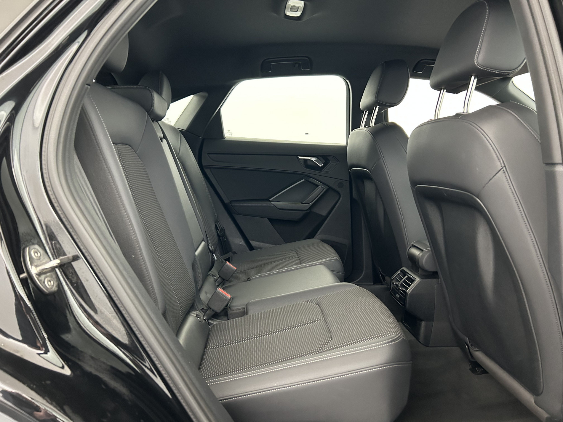 Vente en ligne Audi Q3 Sportback 45 TFSI e 245ch S line S tronic 6 Suréquipé au prix de 30 890 €