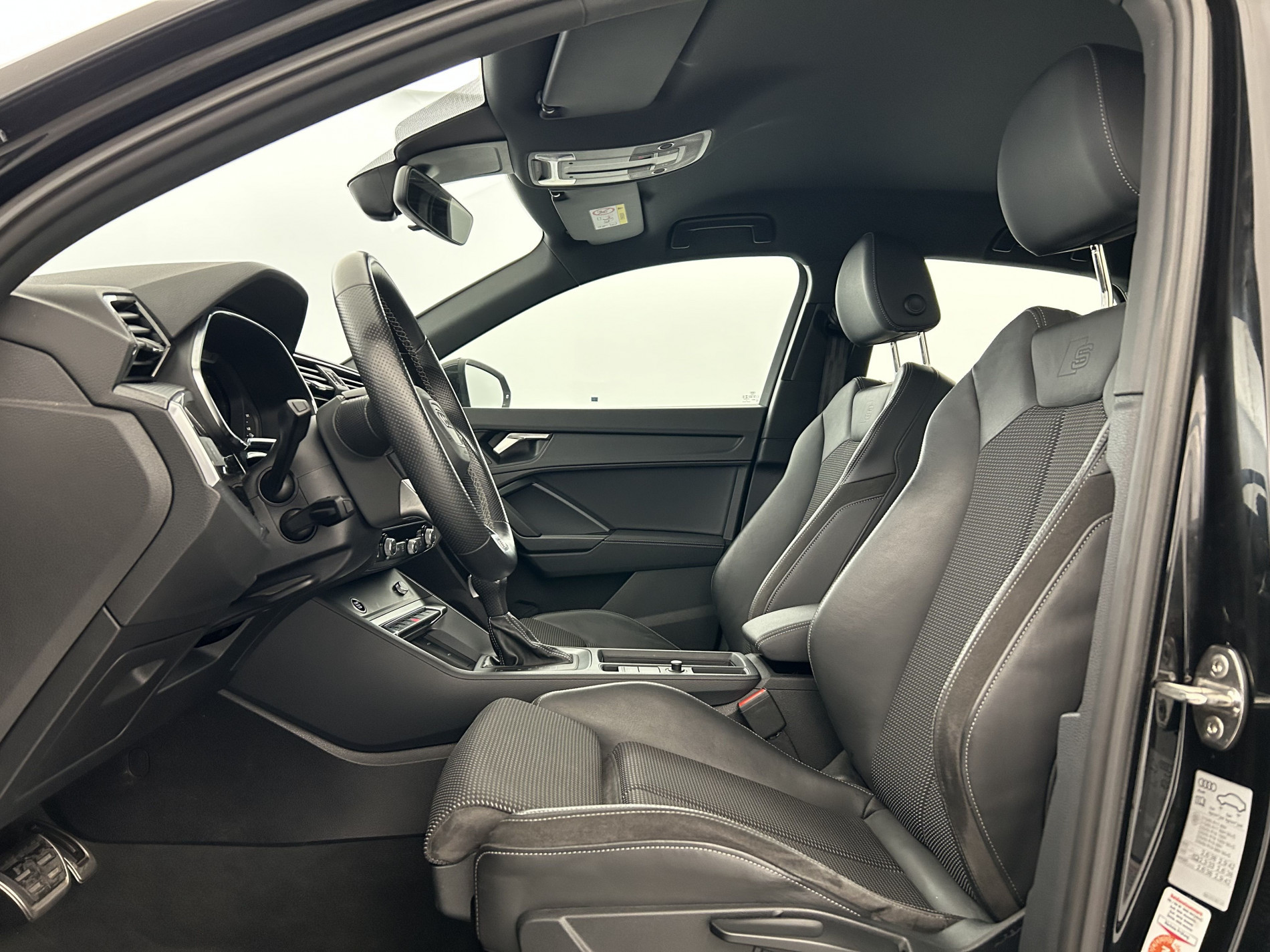 Vente en ligne Audi Q3 Sportback 45 TFSI e 245ch S line S tronic 6 Suréquipé au prix de 30 890 €