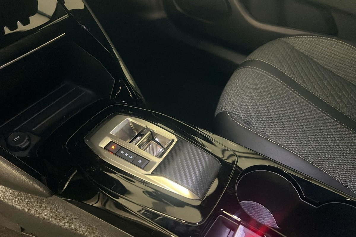 Vente en ligne Peugeot 2008 Hybrid 145 e-DCS6 Allure au prix de 23 360 €