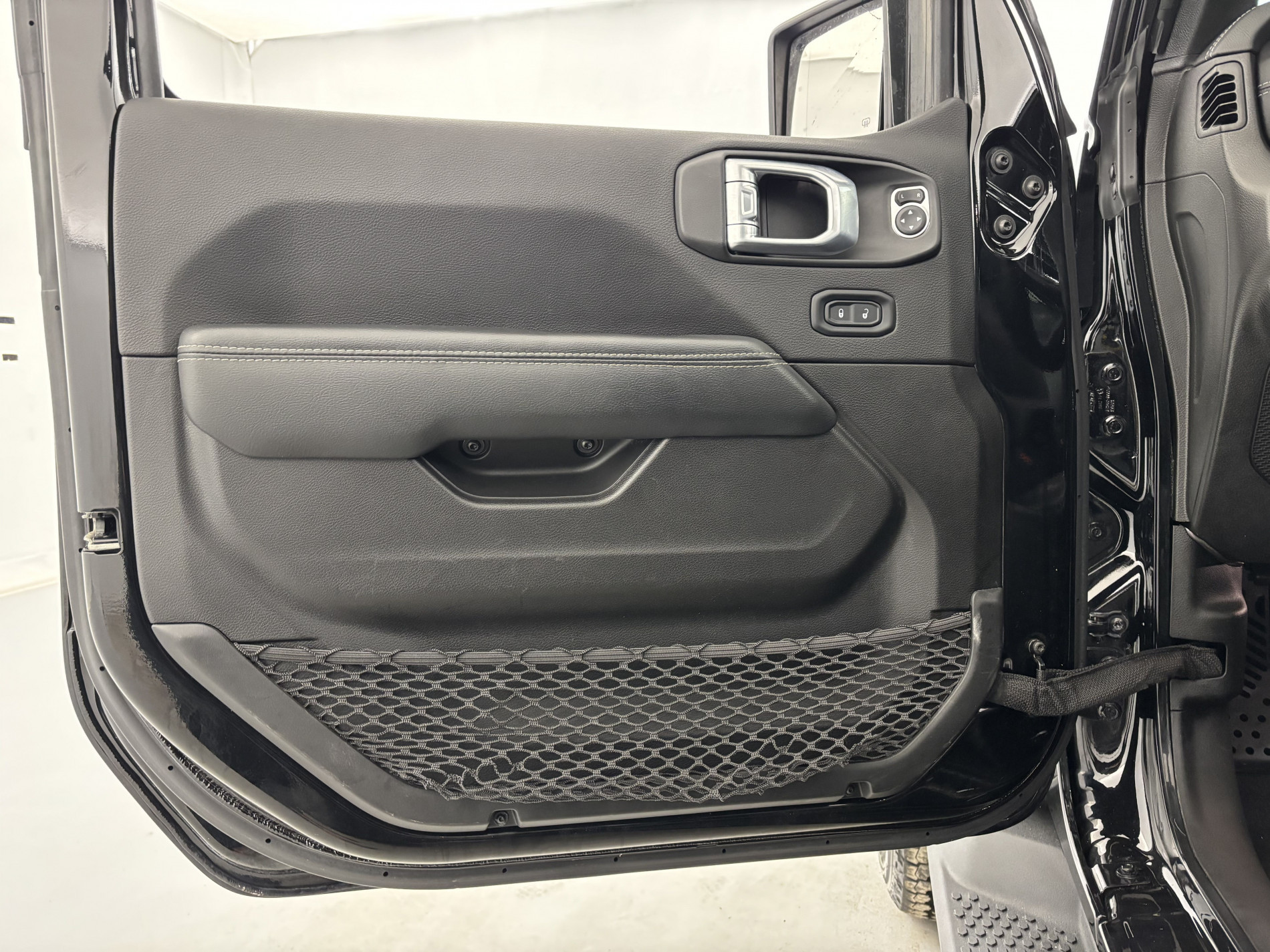 Vente en ligne Jeep Wrangler 2.0 T 380ch 4xe Overland au prix de 56 990 €