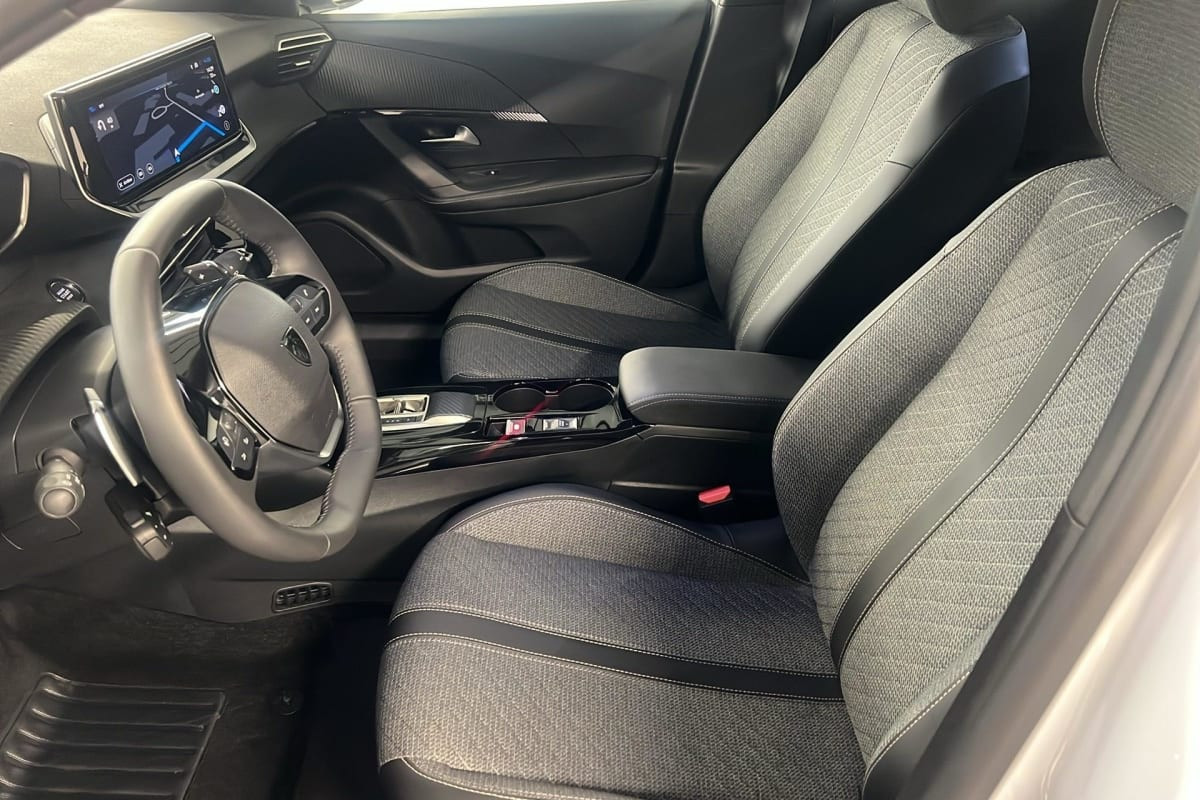 Vente en ligne Peugeot 2008 Hybrid 145 e-DCS6 Allure au prix de 23 360 €