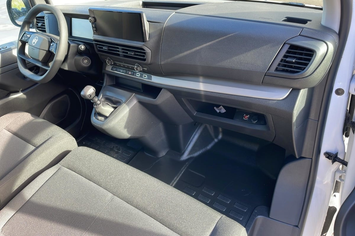 Vente en ligne Citroën Jumpy Fourgon JUMPY FGN M BLUEHDI 120 S S BVM6 au prix de 26 710 €