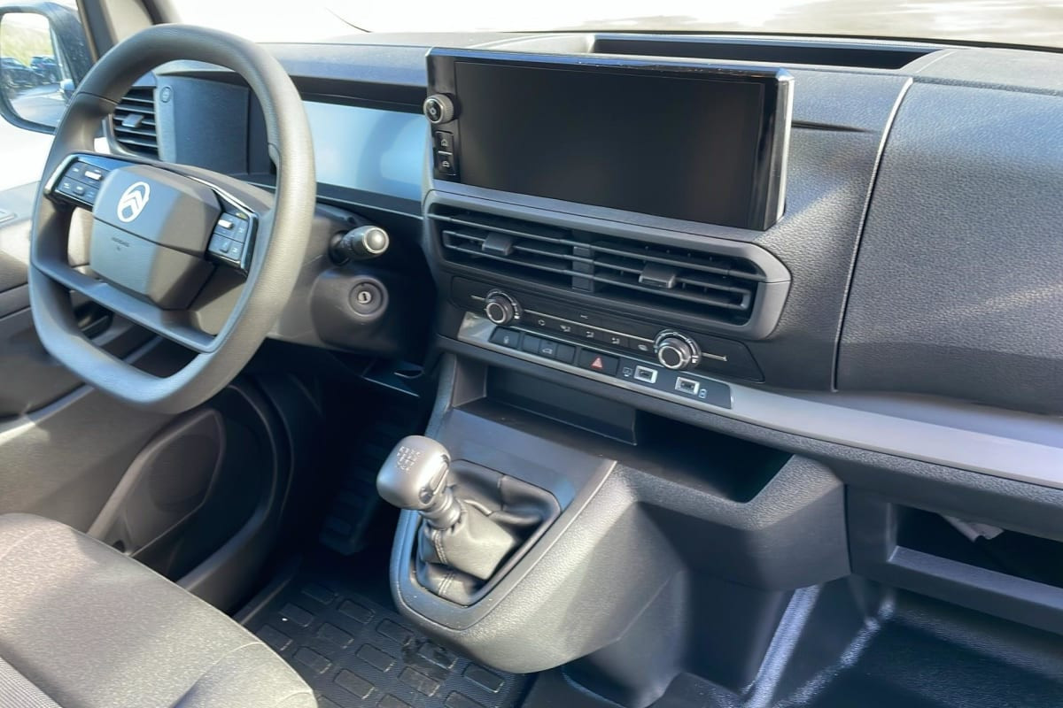 Vente en ligne Citroën Jumpy Fourgon JUMPY FGN M BLUEHDI 120 S S BVM6 au prix de 26 710 €