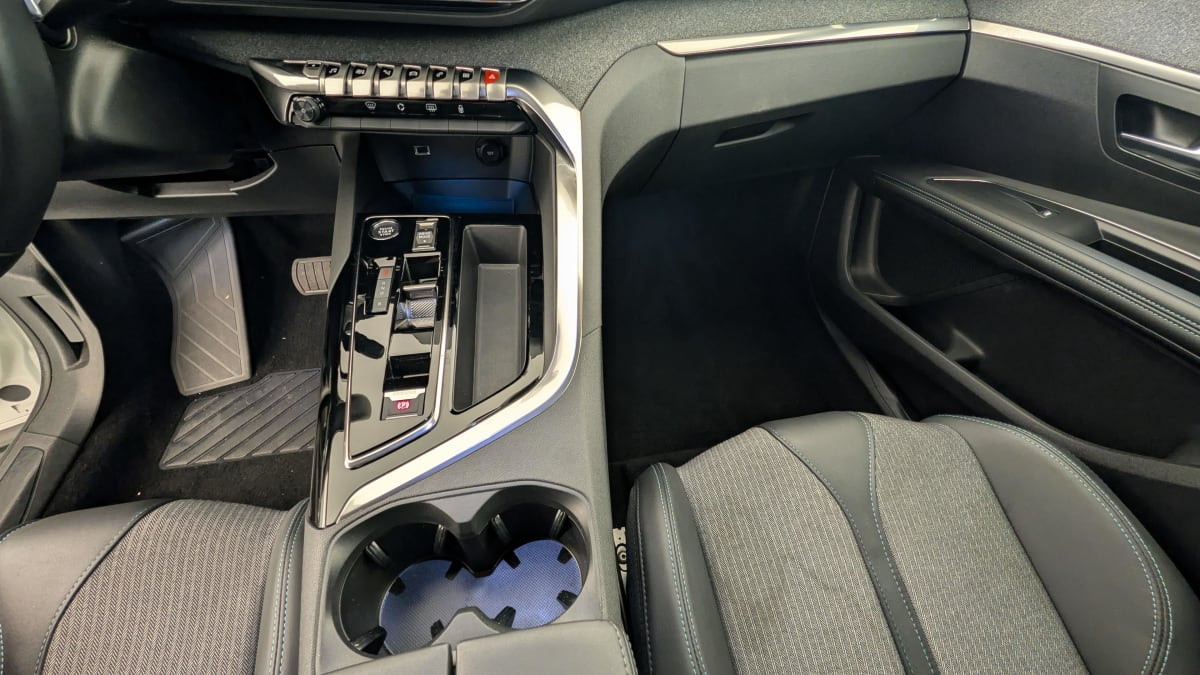 Vente en ligne Peugeot 3008 Hybrid 225 e-EAT8 Allure Pack au prix de 23 360 €