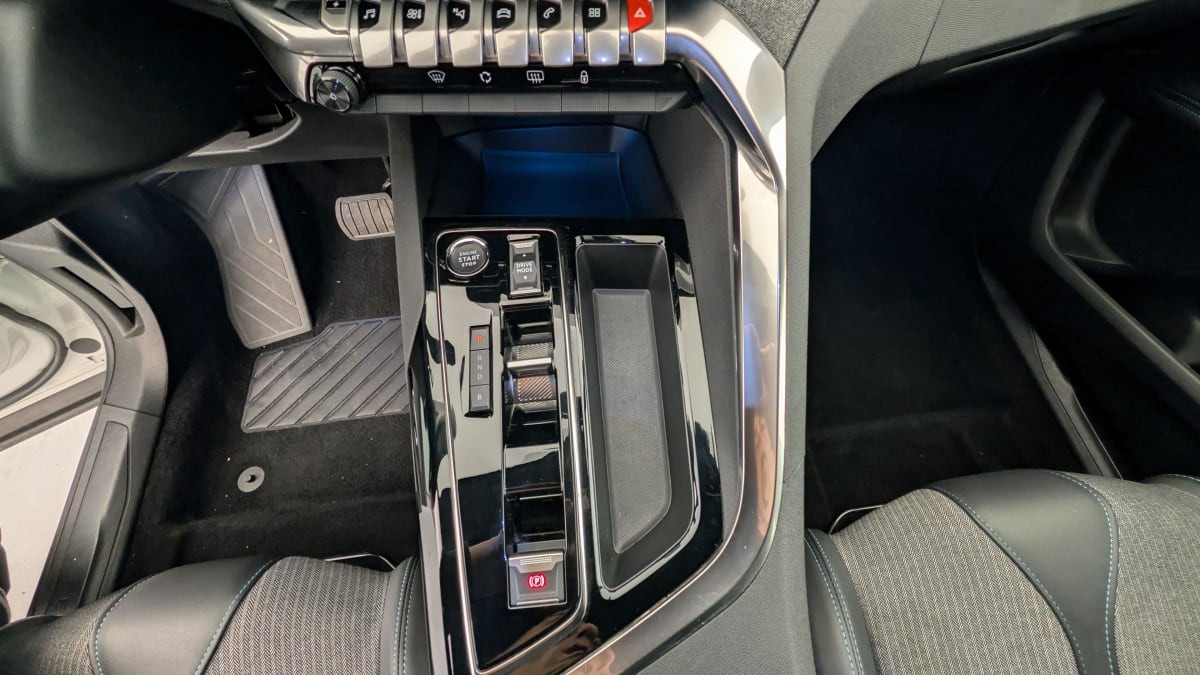 Vente en ligne Peugeot 3008 Hybrid 225 e-EAT8 Allure Pack au prix de 23 360 €