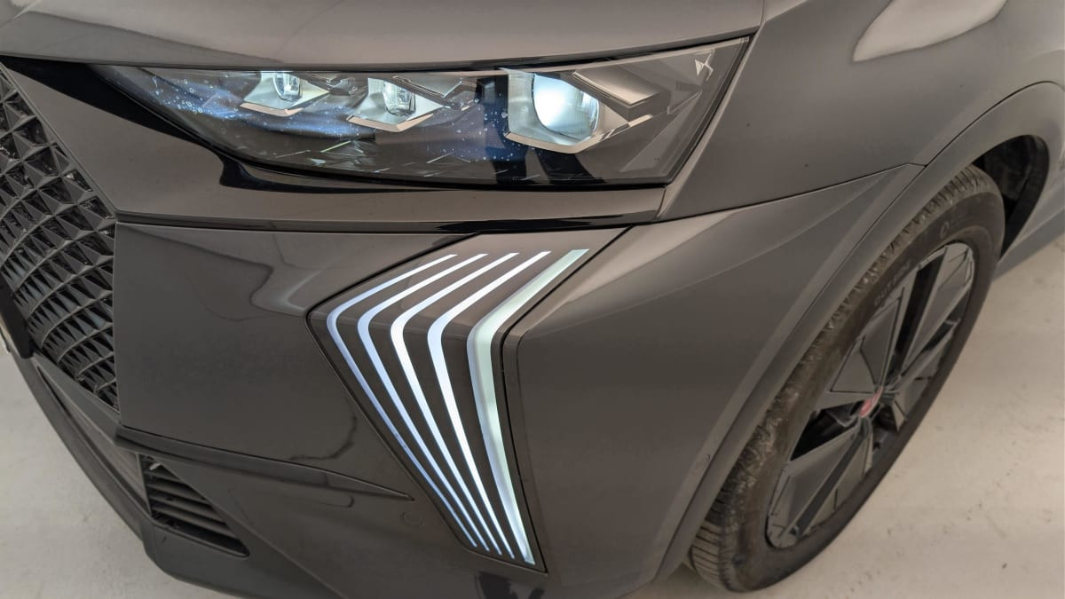 Vente en ligne Ds DS7 Crossback Hybride Rechargeable E-Tense 300 EAT8 4x4 Performance Line + au prix de 36 750 €