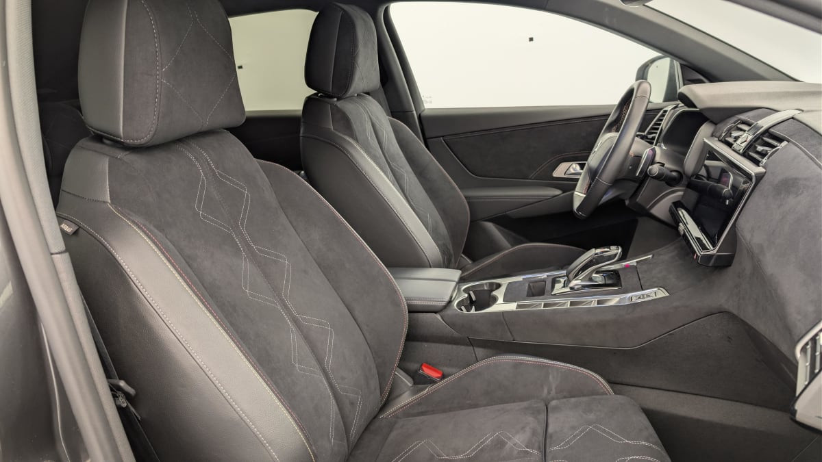 Vente en ligne Ds DS7 Crossback Hybride Rechargeable E-Tense 300 EAT8 4x4 Performance Line + au prix de 36 750 €