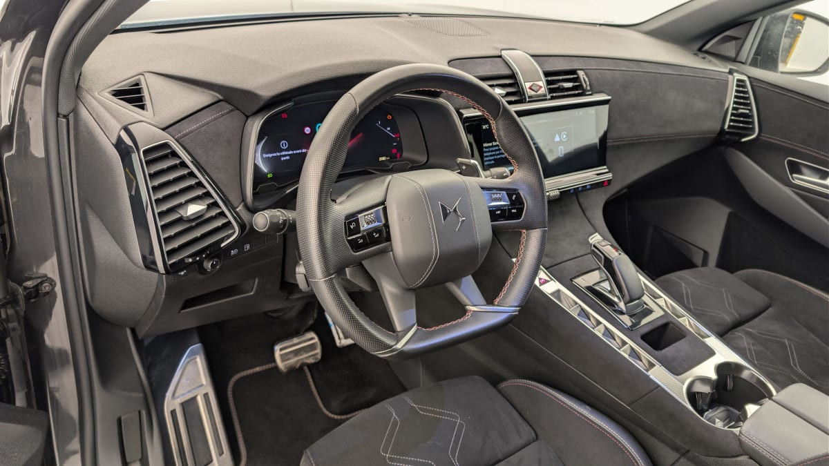 Vente en ligne Ds DS7 Crossback Hybride Rechargeable E-Tense 300 EAT8 4x4 Performance Line + au prix de 36 750 €