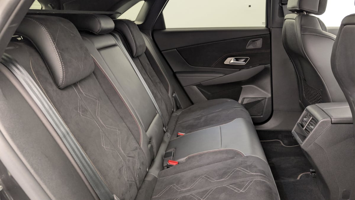 Vente en ligne Ds DS7 Crossback Hybride Rechargeable E-Tense 300 EAT8 4x4 Performance Line + au prix de 36 750 €