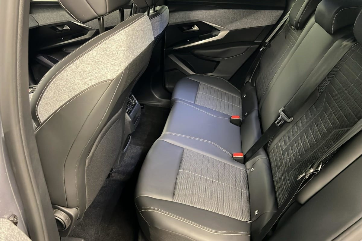 Vente en ligne Peugeot 3008 Hybrid 136 e-DCS6 Allure au prix de 27 070 €