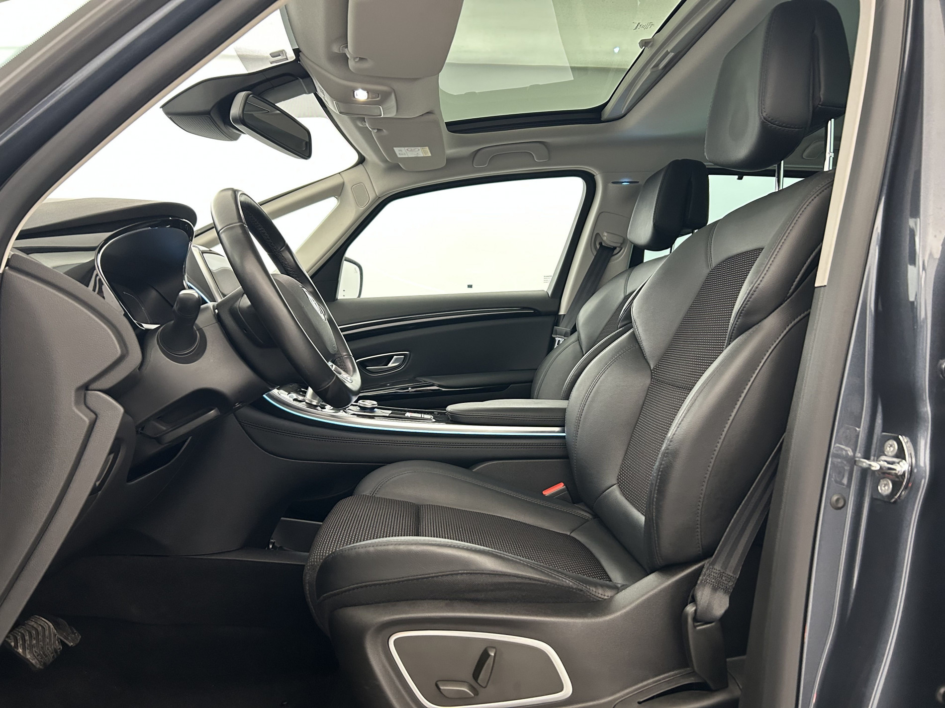 Vente en ligne Renault Espace 5 2.0 Blue dCi 160ch Zen EDC + Pack 7 Places au prix de 24 990 €