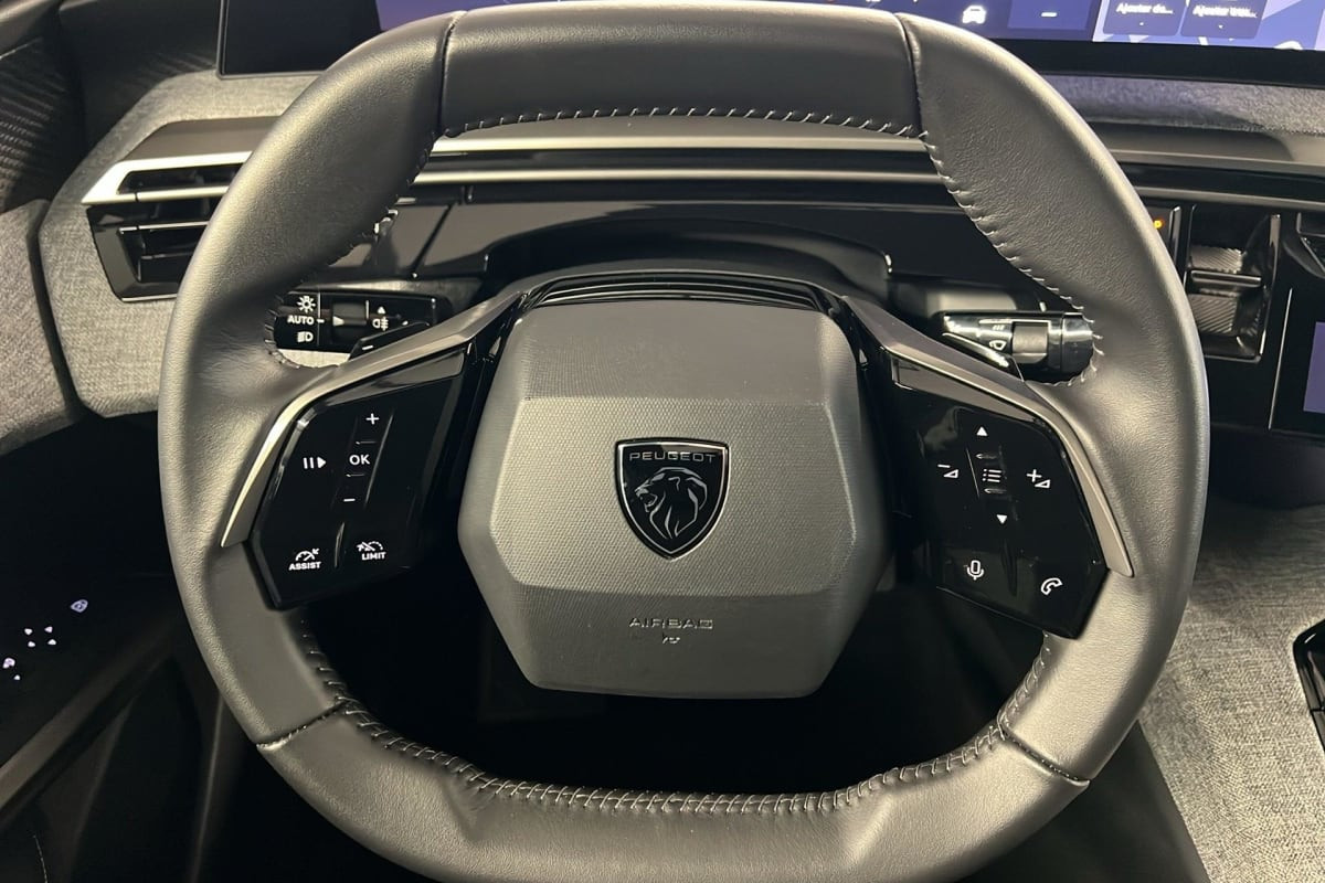 Vente en ligne Peugeot 3008 Hybrid 136 e-DCS6 Allure au prix de 27 070 €