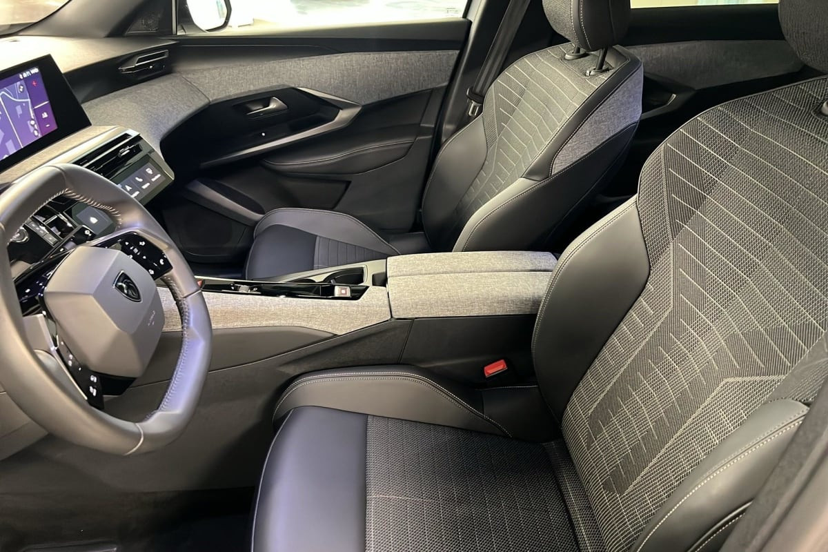 Vente en ligne Peugeot 3008 Hybrid 136 e-DCS6 Allure au prix de 27 070 €