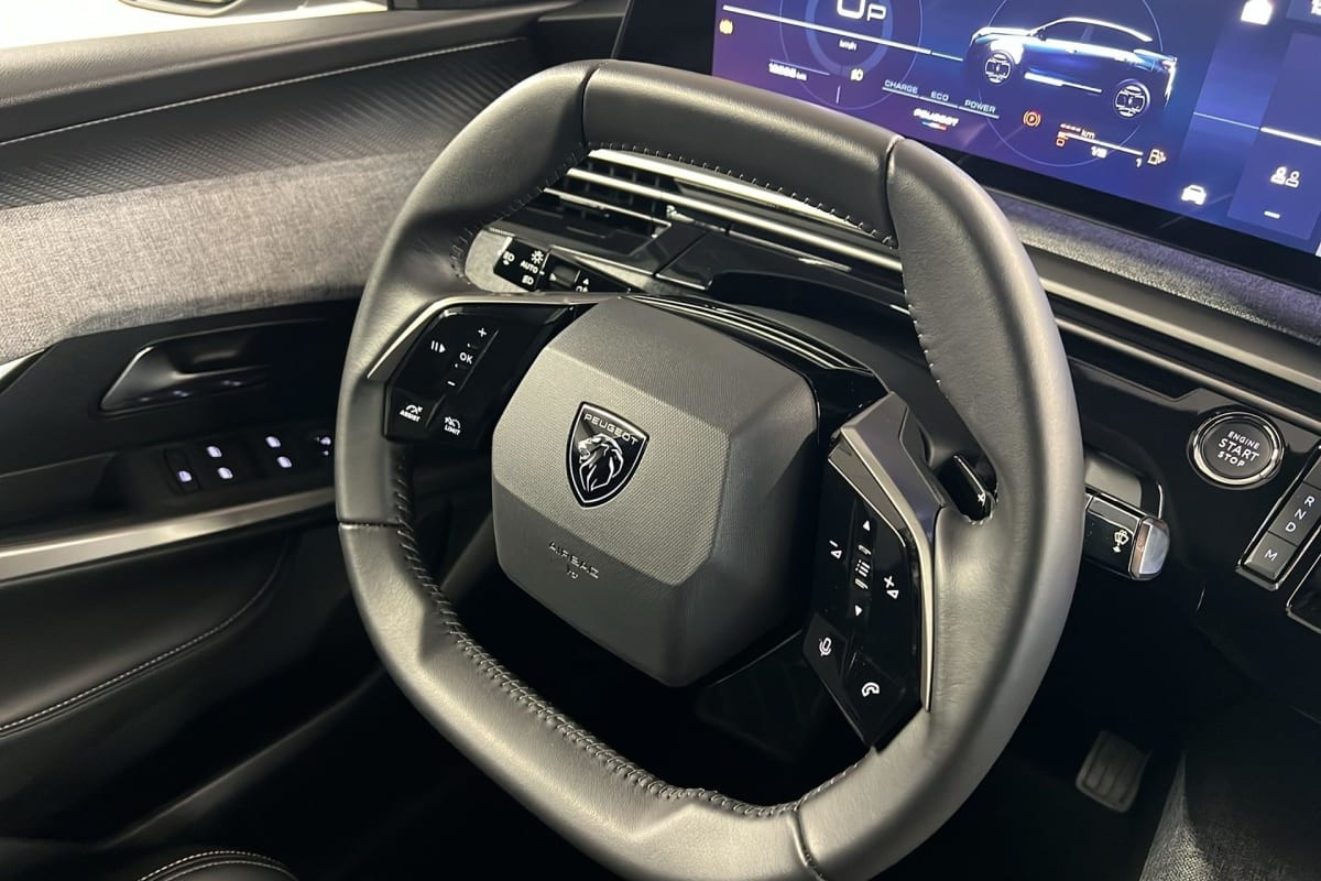 Vente en ligne Peugeot 3008 Hybrid 136 e-DCS6 Allure au prix de 27 070 €