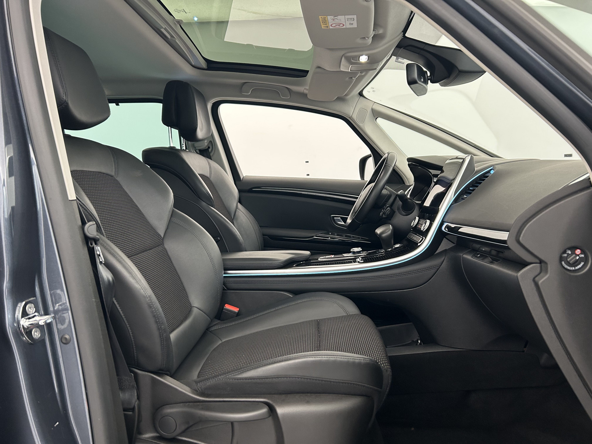 Vente en ligne Renault Espace 5 2.0 Blue dCi 160ch Zen EDC + Pack 7 Places au prix de 24 990 €