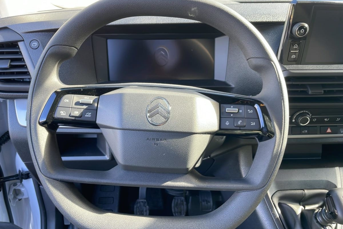 Vente en ligne Citroën Jumpy Fourgon JUMPY FGN M BLUEHDI 120 S S BVM6 au prix de 26 710 €