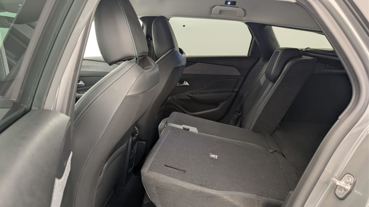 Vente en ligne Peugeot 308 SW Hybrid 145 e-DCS6 Allure au prix de 25 420 €