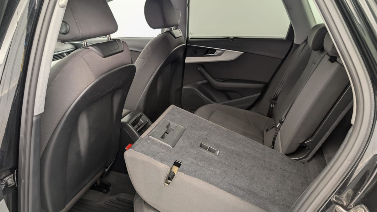 Vente en ligne Audi A4 Avant 35 TFSI 150 S tronic 7 Design au prix de 25 420 €