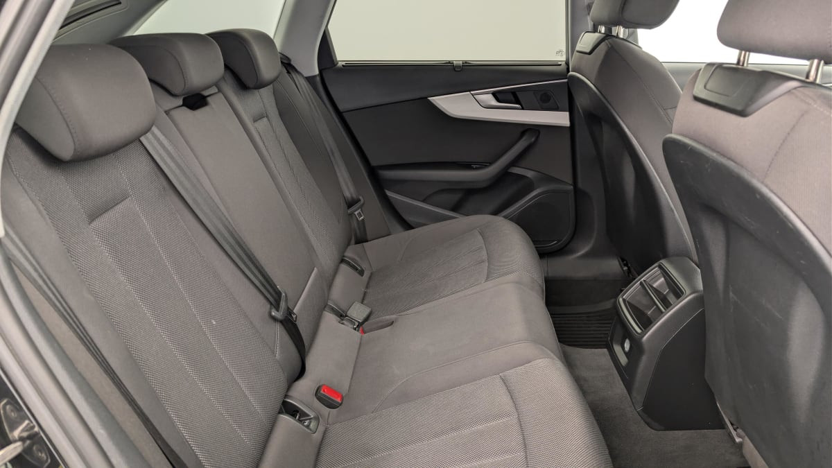 Vente en ligne Audi A4 Avant 35 TFSI 150 S tronic 7 Design au prix de 25 420 €