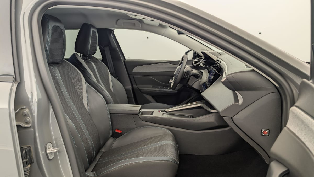 Vente en ligne Peugeot 308 SW Hybrid 145 e-DCS6 Allure au prix de 25 420 €