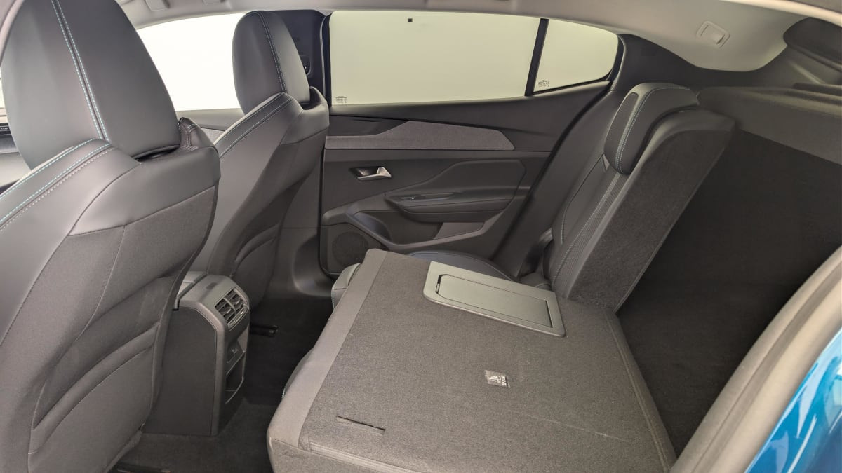 Vente en ligne Peugeot 408 Hybrid 145 e-DCS6 Allure au prix de 25 420 €