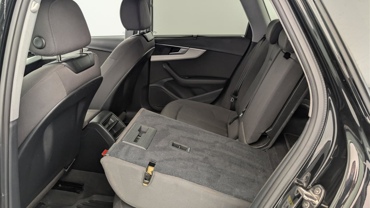 Vente en ligne Audi A4 Avant 35 TFSI 150 S tronic 7 Design au prix de 25 420 €