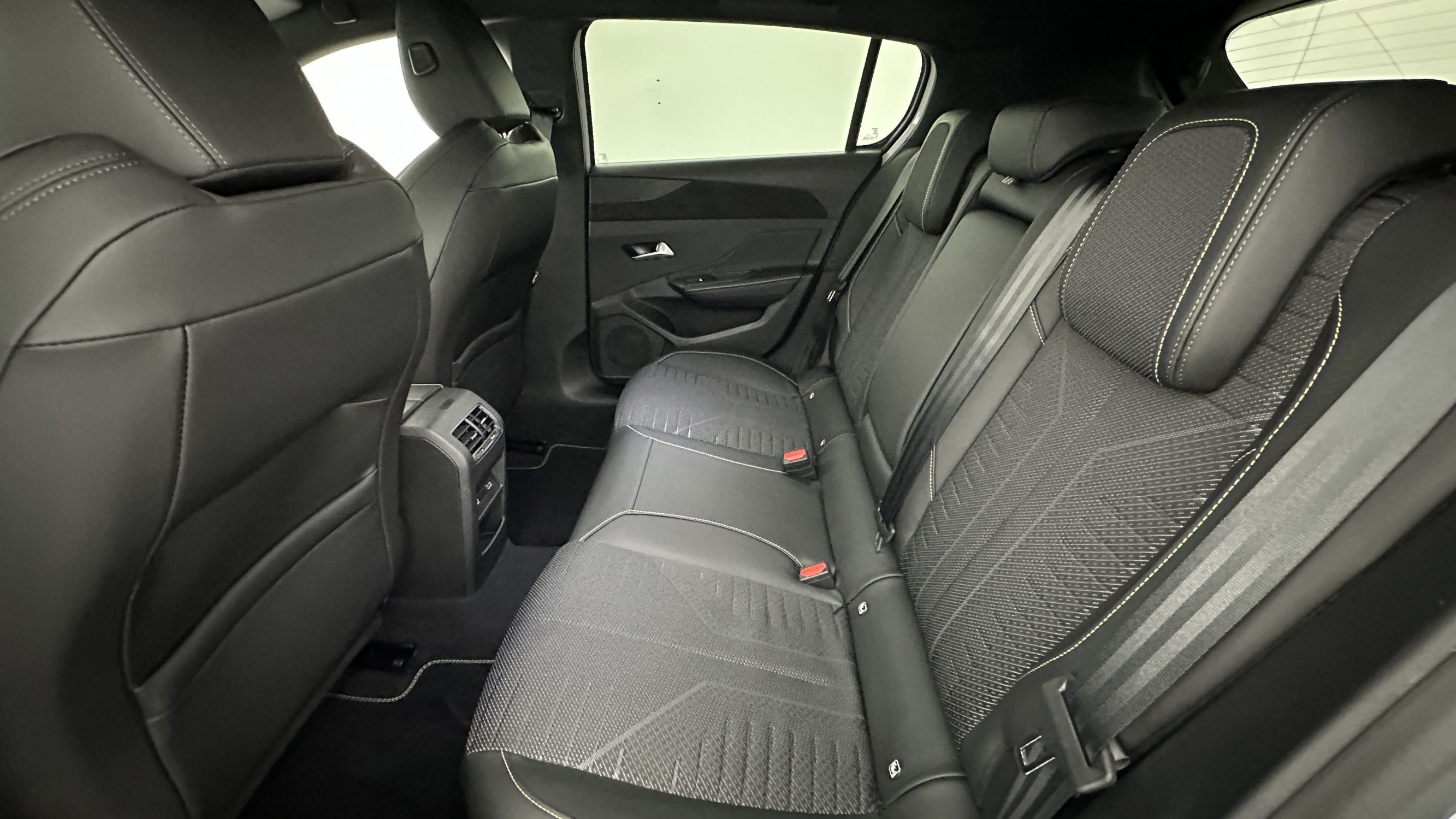 Vente en ligne Peugeot 308 308 III(2) 1.2 Hybrid 145ch GT e-DCS6 au prix de 29 900 €