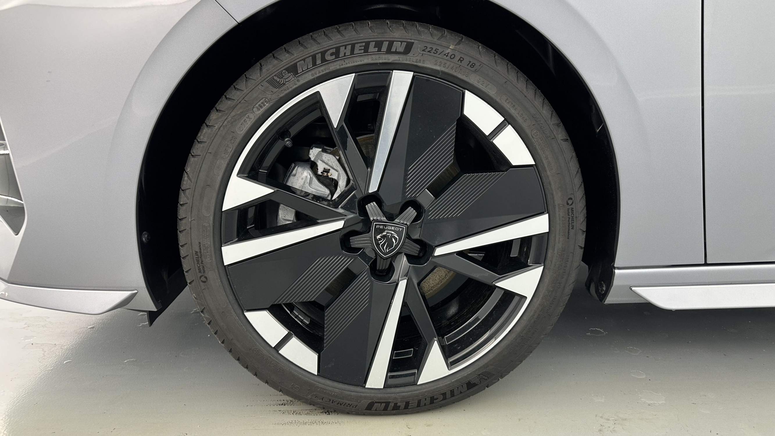 Vente en ligne Peugeot 308 308 III(2) 1.2 Hybrid 145ch GT e-DCS6 au prix de 29 900 €